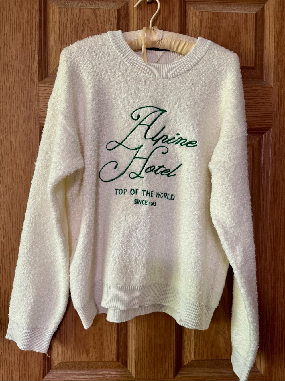 Universal Thread Alpine Hotel Fleecy Pullover - LARGE NWT